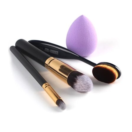 Borstset med 1 beautyblender samt 3 borstar