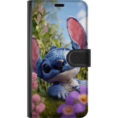 Kompatibel Tegnebogsetui til Motorola Moto G05 Sød blå karakter inspireret af Stitch i blomstrende naturlige omgivelser med store øjne, perfekt til fa