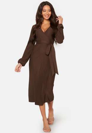 BUBBLEROOM Pleated Wrap Midi Dress Klær
