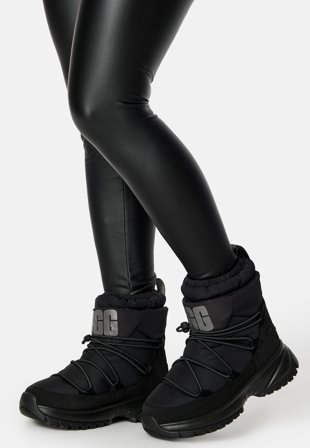 UGG Yose Puffer Mid Black Sko