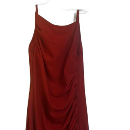 Röd långklänning med drapering