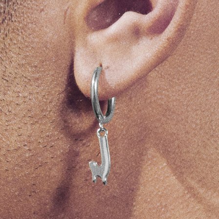 Fahrenheit | Teräksinen korvarengas sulavalla J-kirjaimella miehille - Korvarenkaat riipuksilla