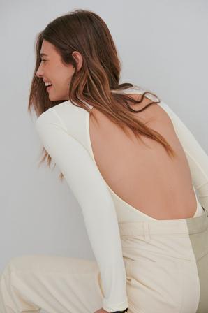 Josefine HJ x NA-KD Body à découpes - Tops dos nu - OffBlanc - XX-Large