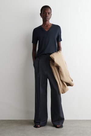 COS Women's T-Shirt In Cotone Con Scollo A V in Blu