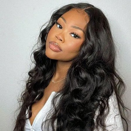 Kort løs bølget menneskehår paryk med pandehår - limfri, stilfuld dameparyk