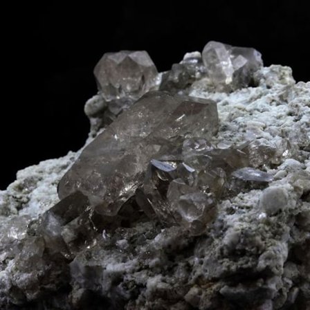 Kivet ja mineraalit. Savukvartsi. 2081,0 ct. Mont-Blancin vuoristo, Haute-Savoie, Ranska.
