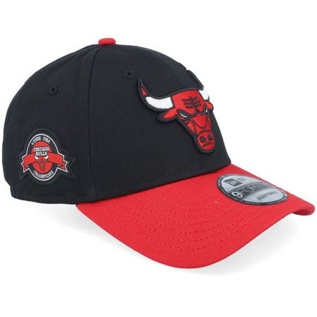 New Era - NBA Svart adjustable Keps - Chicago Bulls Side Patch 9FORTY Black/Red Adjustable @ Hatstore