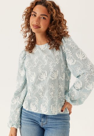 Object Collectors Item - Objmya Re L/S Top - Winter Sky AOP:Cloud Dancer