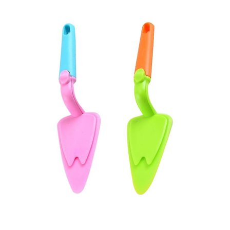 2 kpl Kestäviä Kakku- ja Pizza-lapioita Kannettavat Kakkulastan Monitoiminen Kakunleikkuri Kotikeittiöön (vaaleanpunainen + vihreä)