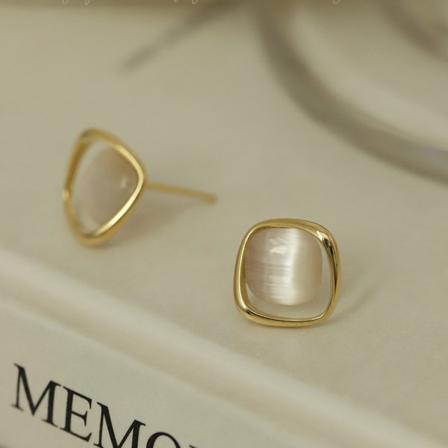 S925 Silver Nål Örhängen Hög Kvalitet Kvinnliga Diamantformade
