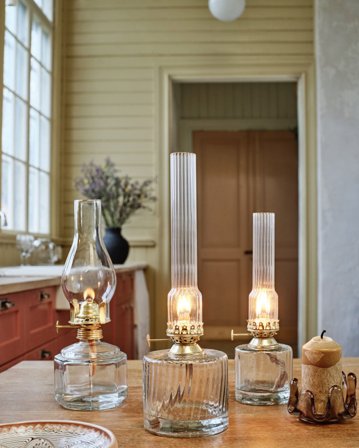 Lampe à pétrole / lampe à huile Strömshaga Elvira Large, verre transparent, brûleur en laiton, Ø100 mm x 325 mm