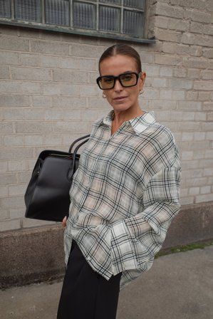 Janka Polliani x NA-KD kariertes Oversize-Seersucker-Hemd - Hemden - CheckeRot - EU 36