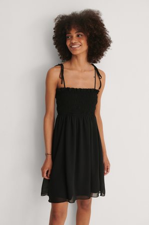 Trendyol Robe Mini À Volants - La petite robe noir - Noir - EU 36