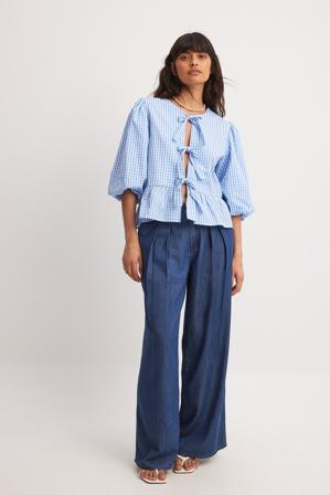 Kezia Cook x NA-KD Lösa jeans med plisserad detalj och mellanhög midja - Baggy jeans - Blå - EU 34