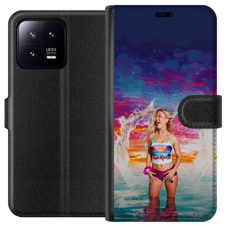 Kompatibelt Lommeboketui til Xiaomi 13 Blond kvinne i fargerik strandantrekk som leker i havet ved solnedgang