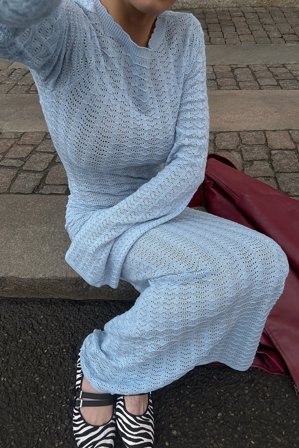 NA-KD Robe longue en maille à dos profond - Robes Pull - Bleu - XS