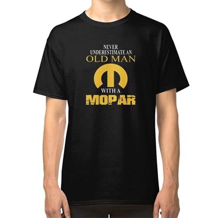 Underskatta aldrig en gammal man med en Mopar T-shirt XXL