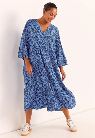 Cellbes of Sweden - Kjole med volanter i blå / mønstret til damer i størrelse 50/52