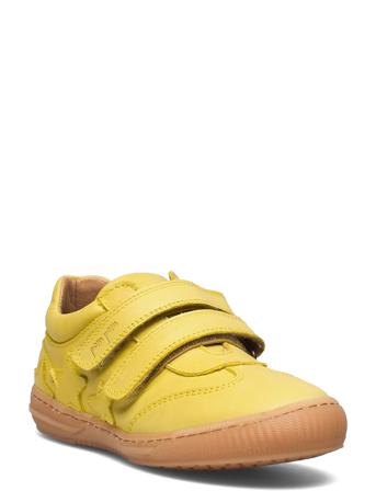 Small Star Velcro Sneaker Yellow Pom Pom