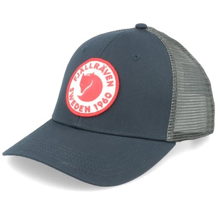 Fjällräven - Blå trucker Kasket - 1960 Logo Långtradarkeps Dark Navy Trucker @ Hatstore