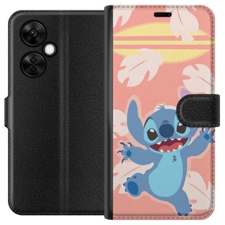 Kompatibel Tegnebogsetui til OnePlus Nord CE3 Glad illustration af Stitch der hopper foran lyserød baggrund med surfbræt