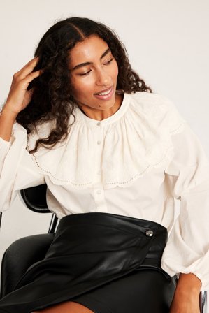 Kappahl | Bluse med brodert kappe | Offwhite