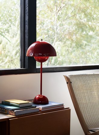 Flowerpot VP3 bordlampe H50 - vermillion rød