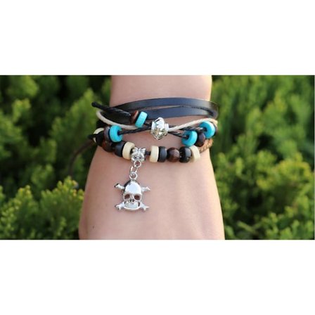 Sort læderarmbånd med perler og kranie