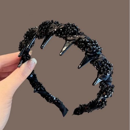 Stjerneklar himmel luksusstil, liten og chic, fasjonabelt håndlaget perlehårbånd.