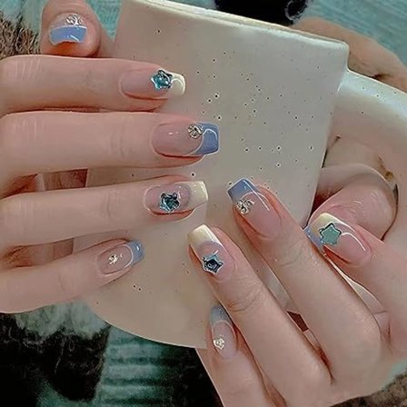 24 st Press-on Naglar Korta, Kvadratiska Falska Naglar med Nagellim Perfekt Passform, Fulltäckande Akryl Rhinestone Stjärnor Falska Naglar, 