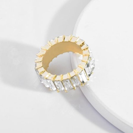 Vacker ring med rektangulära kristaller strass guld & färg