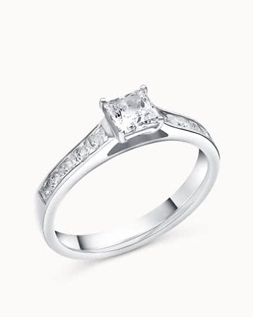 Bague avec pierre latérale Fannie Grande en or blanc 18 carats, diamant synthétique de 0,30 carat - Bagues de fiançailles et diamants Alliances de 