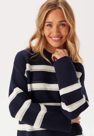 GANT - Striped Textured C-neck - Evening Blue - Kläder - - Bubbleroom
