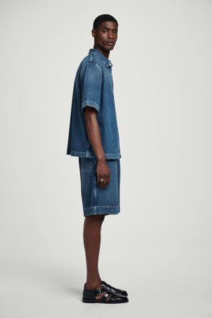 COS Men's Shorts In Denim Leggero Dal Taglio Rilassato in Blu