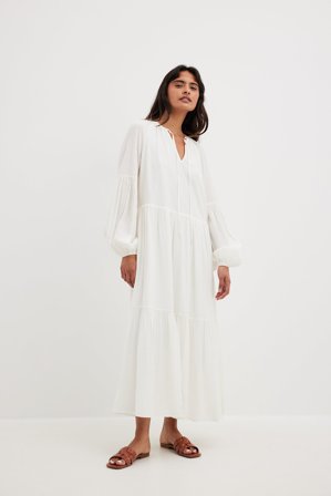 NA-KD Structured Flowy Maxi Dress - Sommerkjoler - Hvid - EU 38