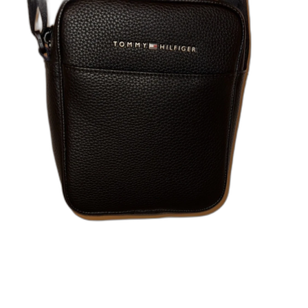 Svart axelväska från Tommy Hilfiger