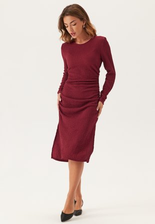 Pieces - Pcjamal Ls Midi Rouching Dress - Biking Red - Kläder - - Bubbleroom