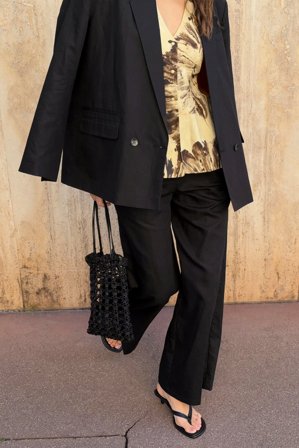 NA-KD schmale Schlaghose aus Leinenmischung mit mittlerer Taille - Leinenhosen - Schwarz - EU 32