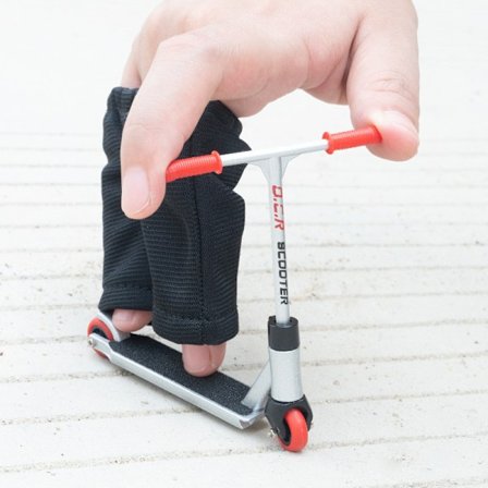 (Specialtilbud) Finger Scooter med Værktøj og Sko Fingerboard Tilbehør - 1 stk. Fingerlegetøj til Børn, Fingerbukser