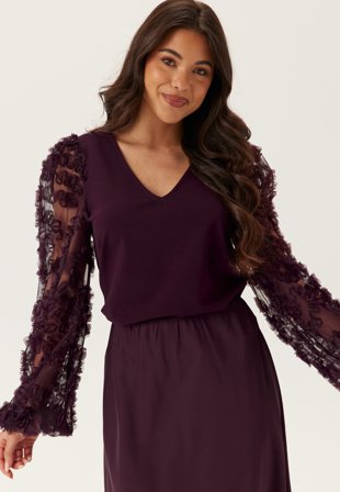 Happy Holly - 3D Floral Sleeve V-neck Top - Burgundy - Kläder - - Bubbleroom