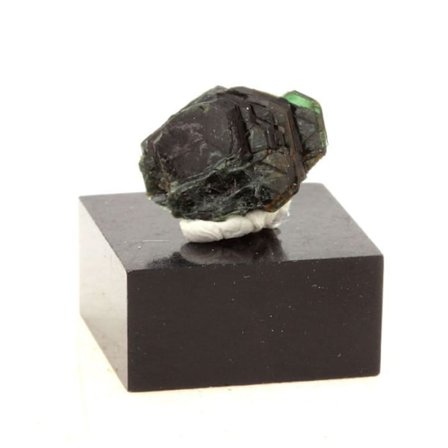 Kivet ja mineraalit. Clinochlore. 4,42 ct. Rocher de Farinole, Olmeta-di-Capocorso, Haute-Corse, Ranska.