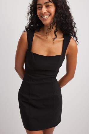 Chloé Schuterman x NA-KD Robe courte à découpes au dos - Collections des influenceuses - Noir - EU 32