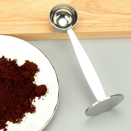 2-in-1 kahvilusikka espresson tamppaamiseen ja mittaamiseen