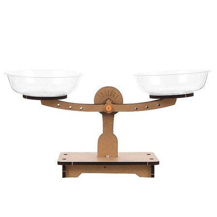 Trevekt i tre med vektstenger i tre