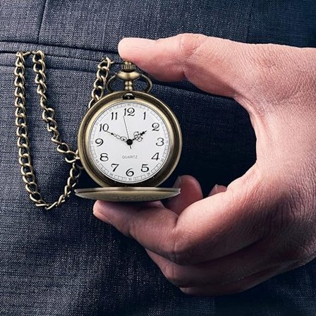 Taskukello Doctor Who riipuksen ja ketjun kanssa retrotyylillä, i