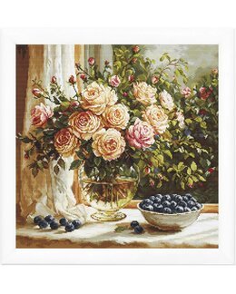 Broderikit Tavla Vas med rosor och blåbär - Luca-S