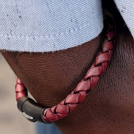 Burgunder og Svart Skinnarmbånd for menn - Lærarmbånd