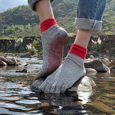 Världens mest minimalistiska fotbeklädnad Free Your Feet Höga tåstrumpor för strand, halkfria