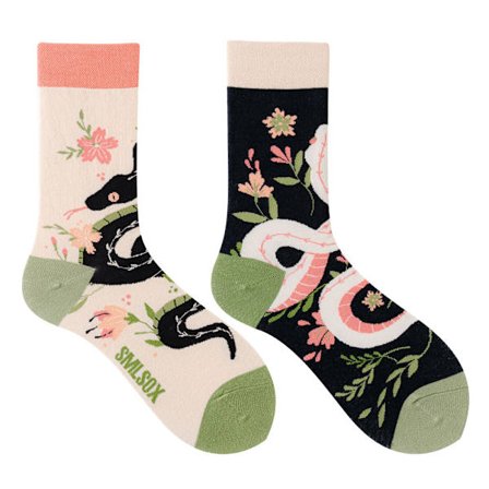 5 par Många stilar av AB-strumpor asymmetriska kreativa trendiga strumpor roliga par mandarinanka färgade mellanhöga strumpor