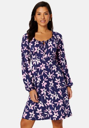 Happy Holly Tessan long sleeve dress Navy / Floral Klær